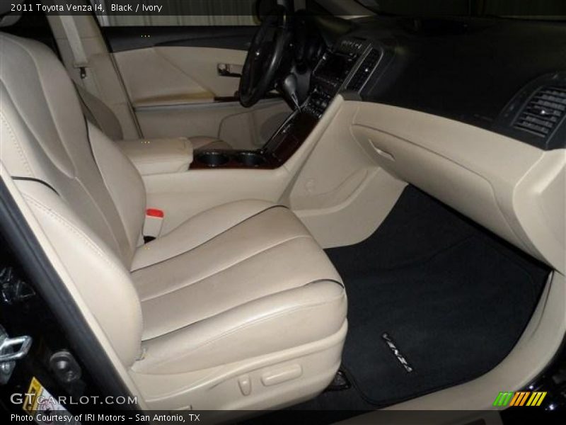 Black / Ivory 2011 Toyota Venza I4