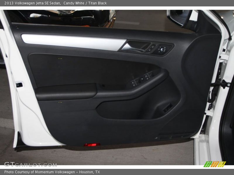Candy White / Titan Black 2013 Volkswagen Jetta SE Sedan