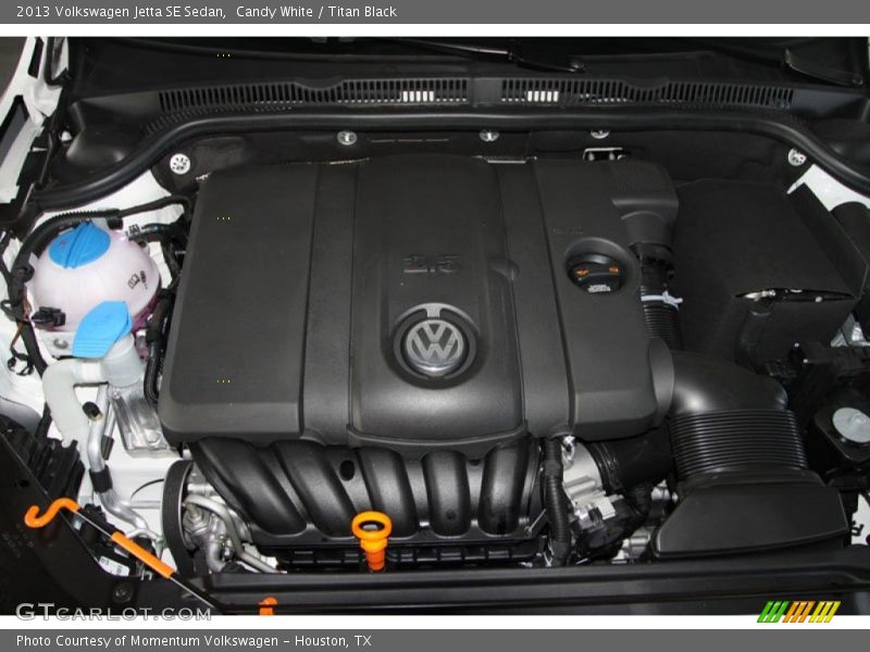 Candy White / Titan Black 2013 Volkswagen Jetta SE Sedan