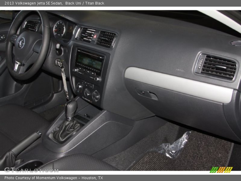 Black Uni / Titan Black 2013 Volkswagen Jetta SE Sedan