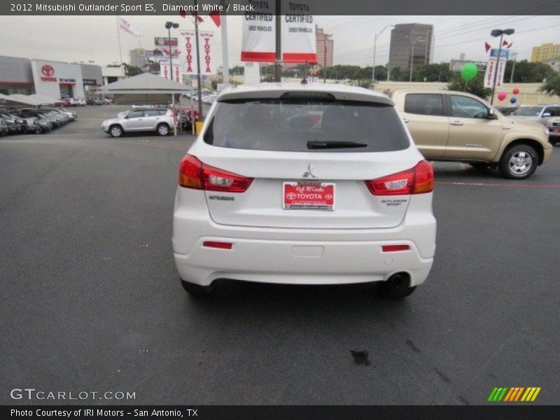 Diamond White / Black 2012 Mitsubishi Outlander Sport ES