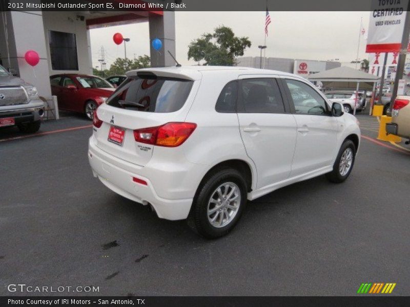 Diamond White / Black 2012 Mitsubishi Outlander Sport ES
