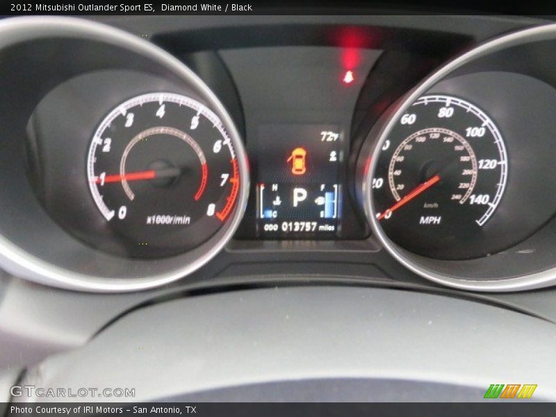 Diamond White / Black 2012 Mitsubishi Outlander Sport ES