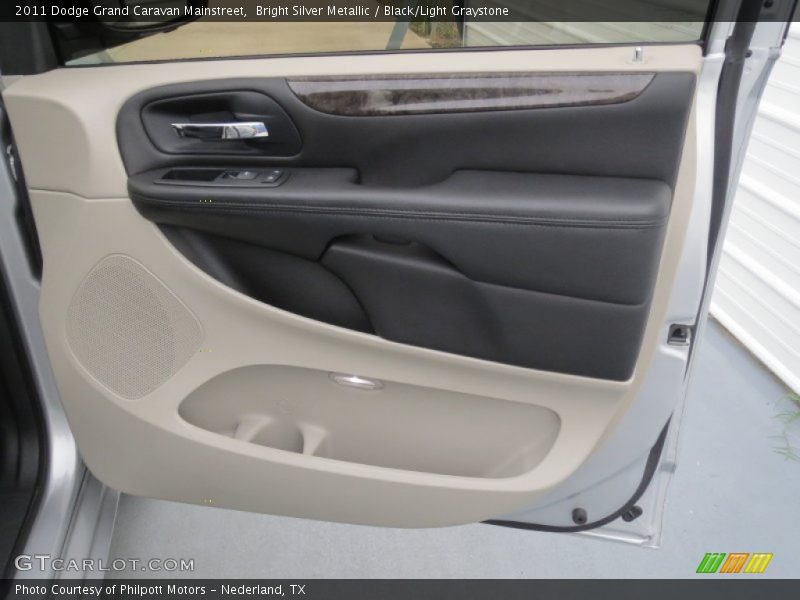 Bright Silver Metallic / Black/Light Graystone 2011 Dodge Grand Caravan Mainstreet