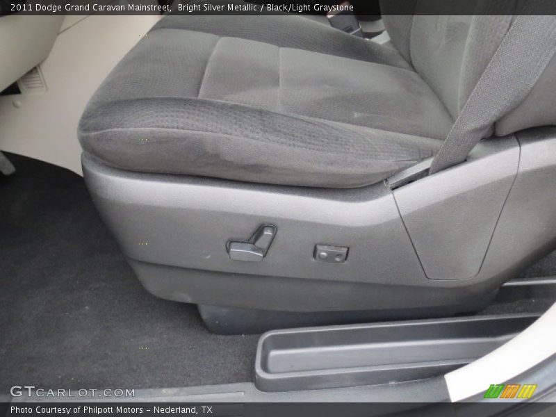 Bright Silver Metallic / Black/Light Graystone 2011 Dodge Grand Caravan Mainstreet