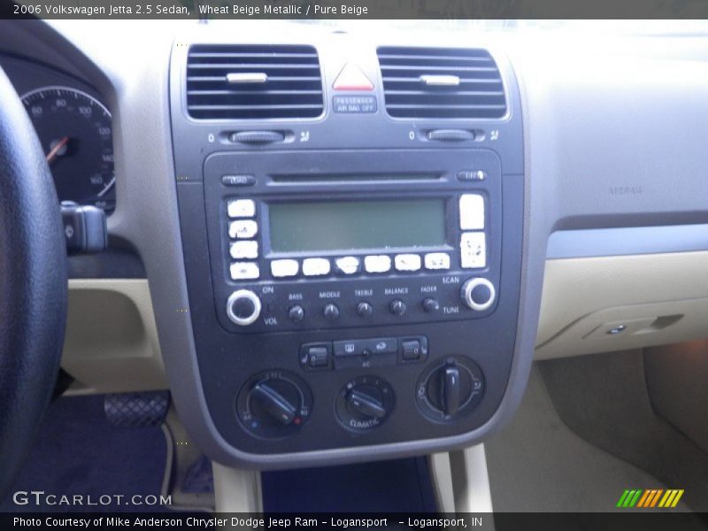 Wheat Beige Metallic / Pure Beige 2006 Volkswagen Jetta 2.5 Sedan