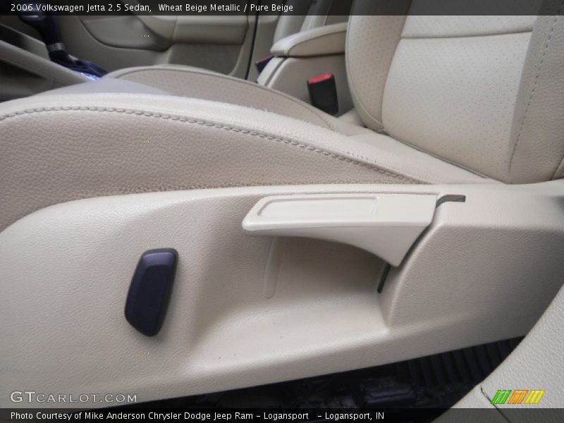Wheat Beige Metallic / Pure Beige 2006 Volkswagen Jetta 2.5 Sedan