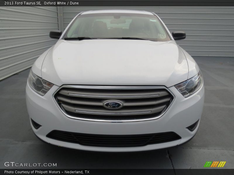 Oxford White / Dune 2013 Ford Taurus SE