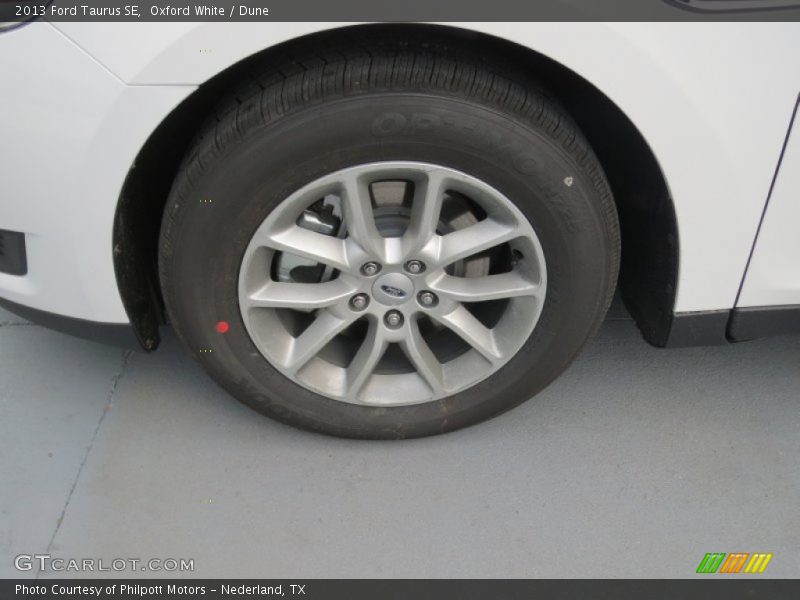 Oxford White / Dune 2013 Ford Taurus SE