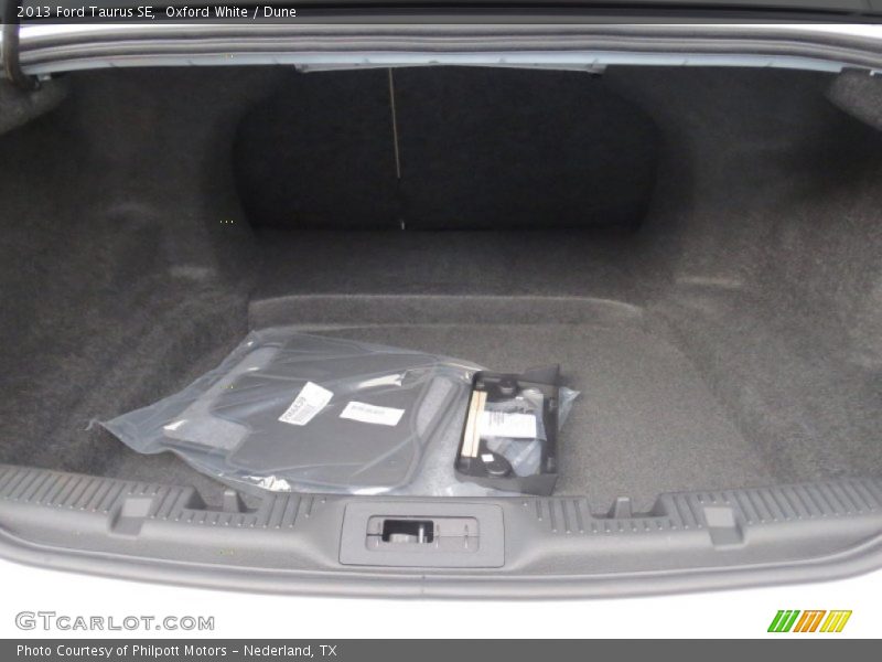 Oxford White / Dune 2013 Ford Taurus SE