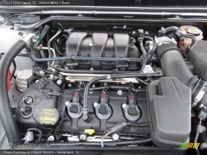 Oxford White / Dune 2013 Ford Taurus SE