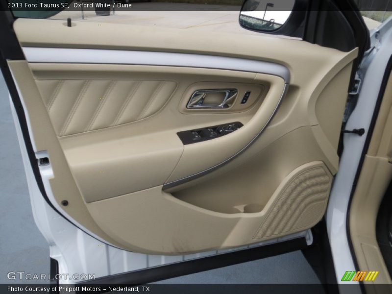 Oxford White / Dune 2013 Ford Taurus SE