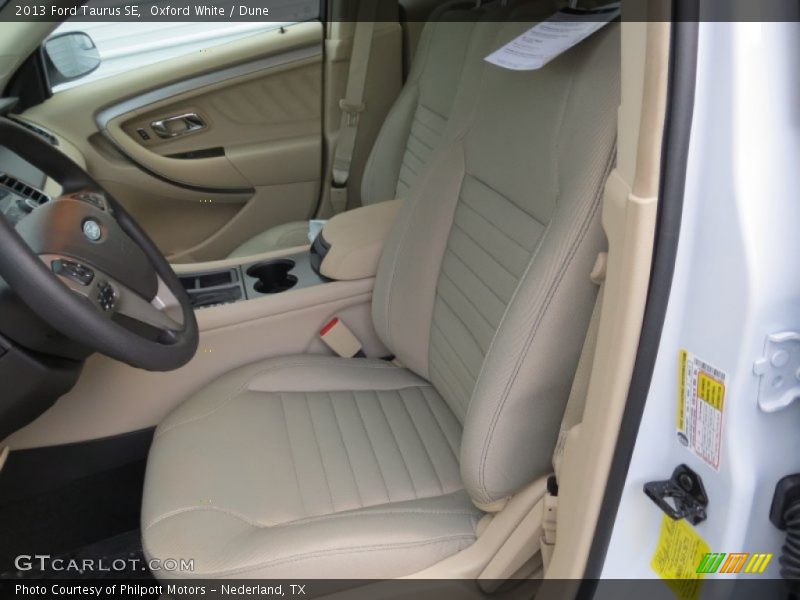Oxford White / Dune 2013 Ford Taurus SE