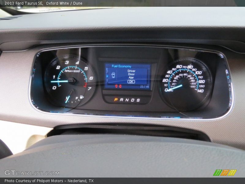 Oxford White / Dune 2013 Ford Taurus SE