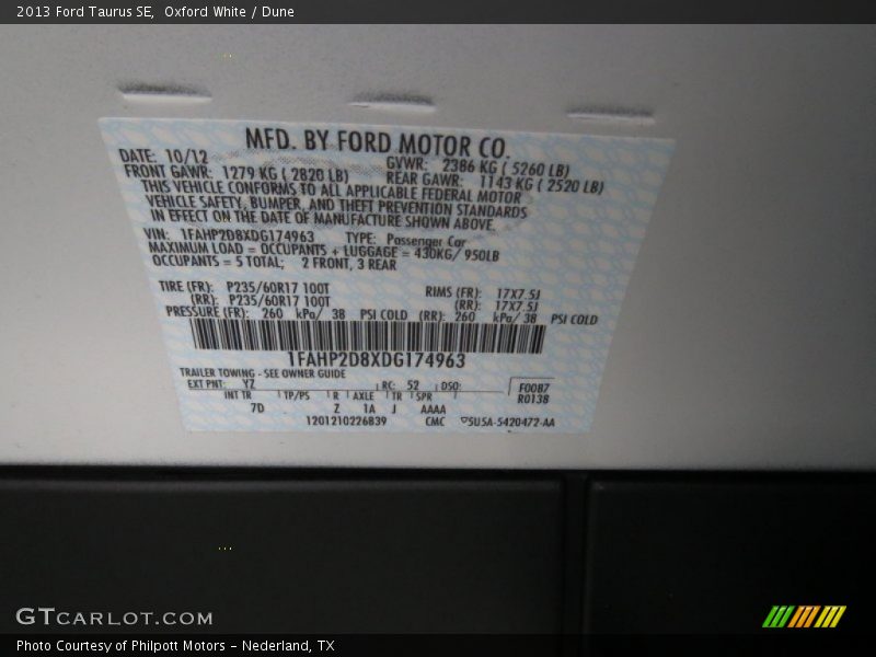 Oxford White / Dune 2013 Ford Taurus SE