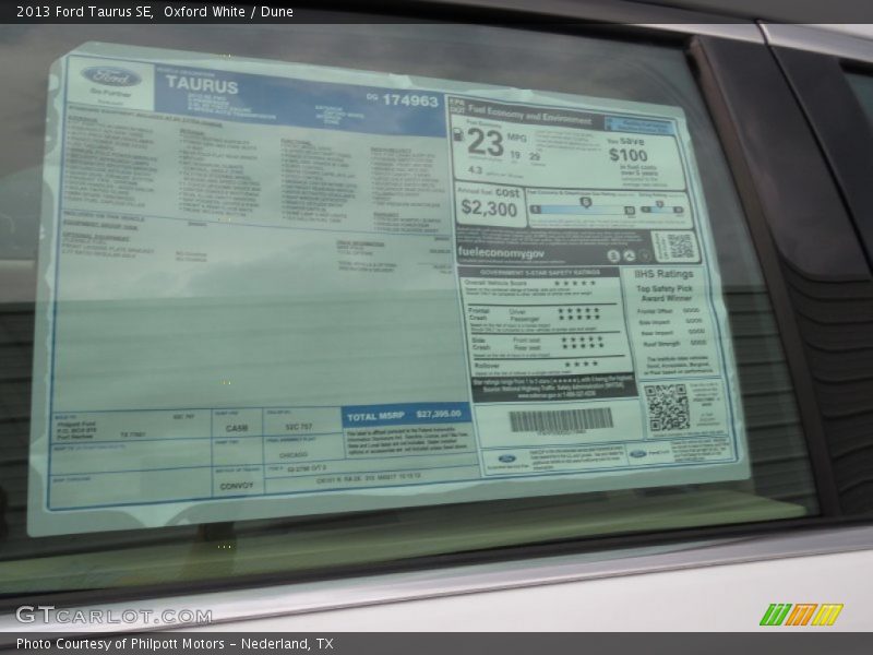 Oxford White / Dune 2013 Ford Taurus SE