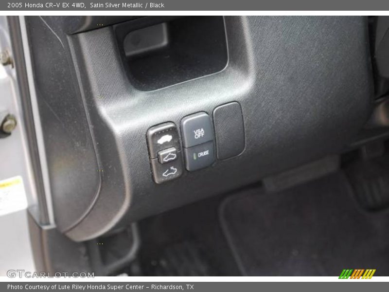 Satin Silver Metallic / Black 2005 Honda CR-V EX 4WD