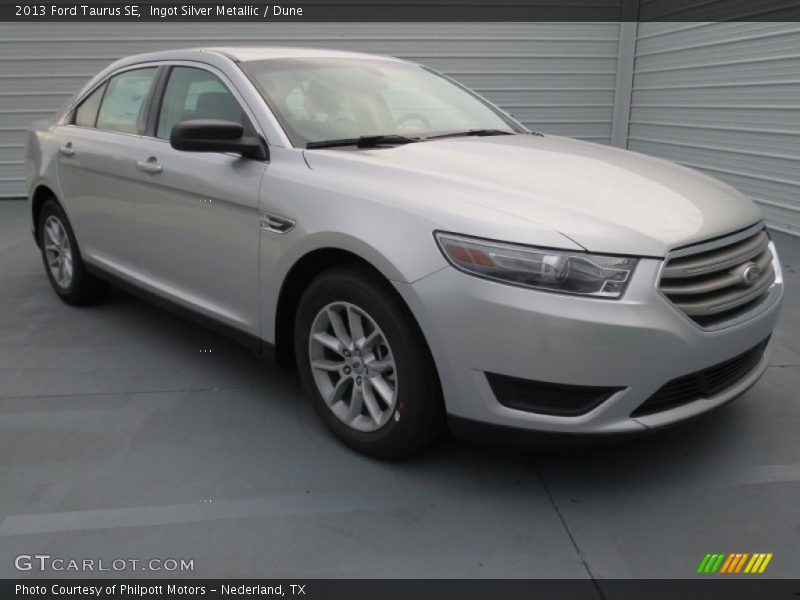 Ingot Silver Metallic / Dune 2013 Ford Taurus SE