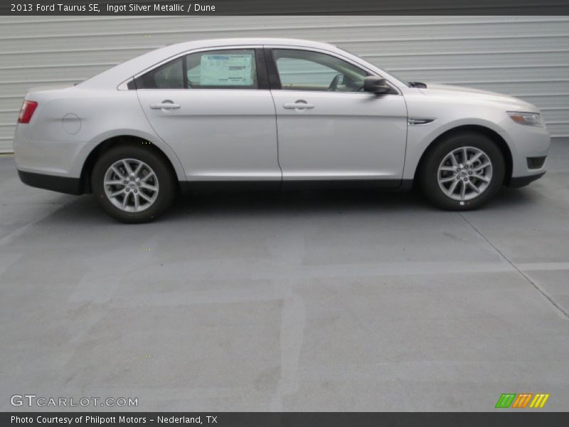 Ingot Silver Metallic / Dune 2013 Ford Taurus SE