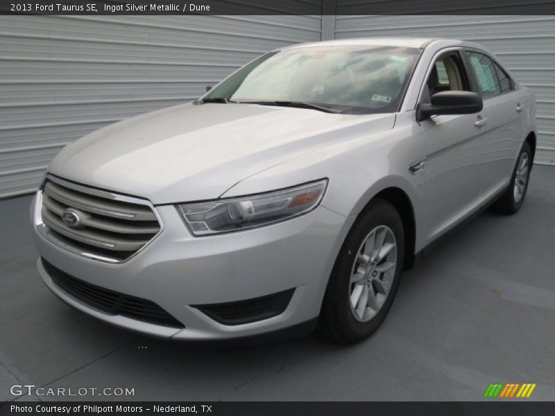 Ingot Silver Metallic / Dune 2013 Ford Taurus SE