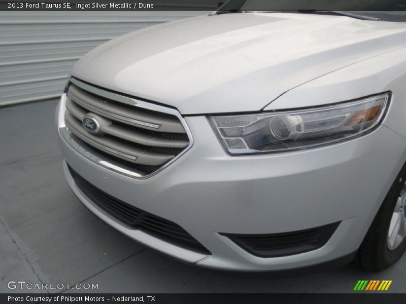 Ingot Silver Metallic / Dune 2013 Ford Taurus SE