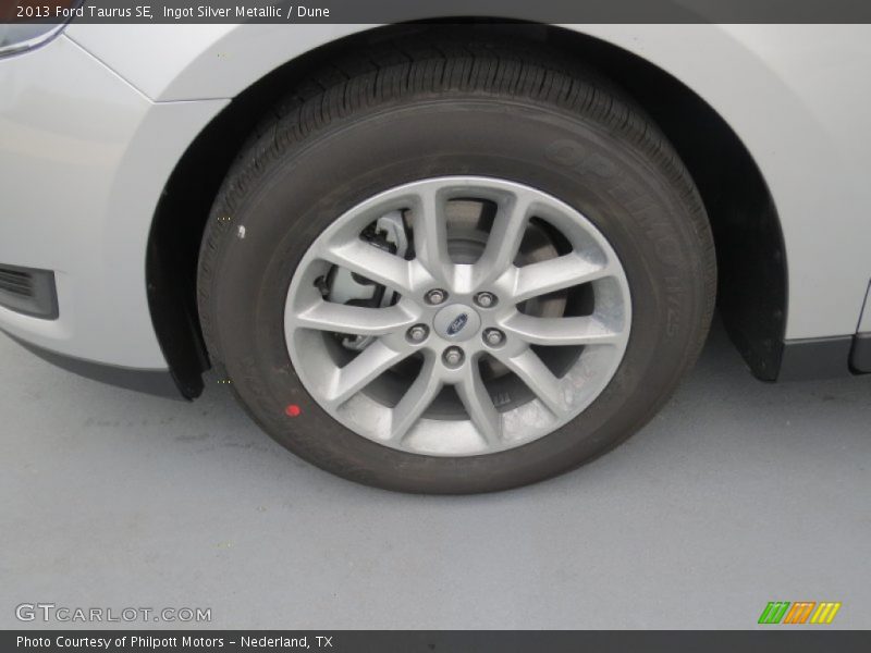 Ingot Silver Metallic / Dune 2013 Ford Taurus SE