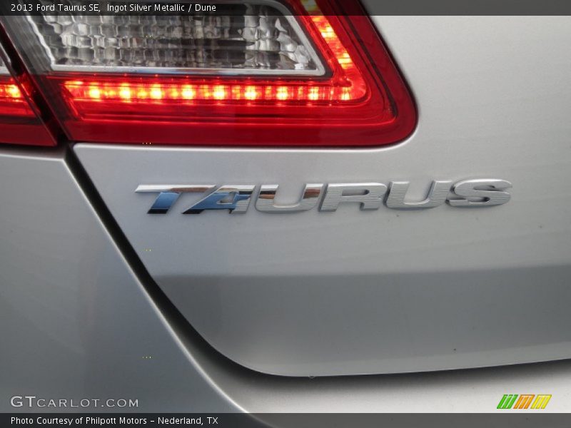 Ingot Silver Metallic / Dune 2013 Ford Taurus SE