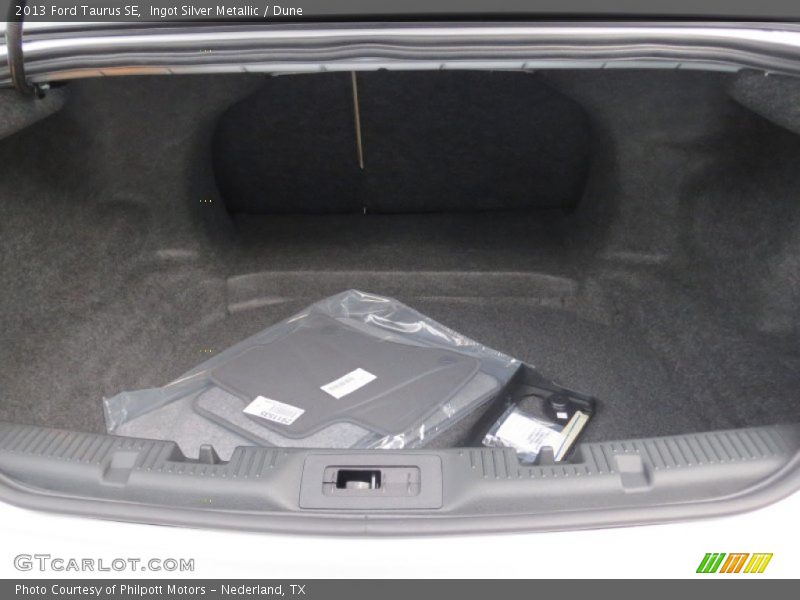 Ingot Silver Metallic / Dune 2013 Ford Taurus SE