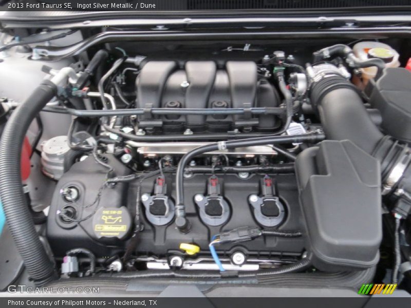 Ingot Silver Metallic / Dune 2013 Ford Taurus SE