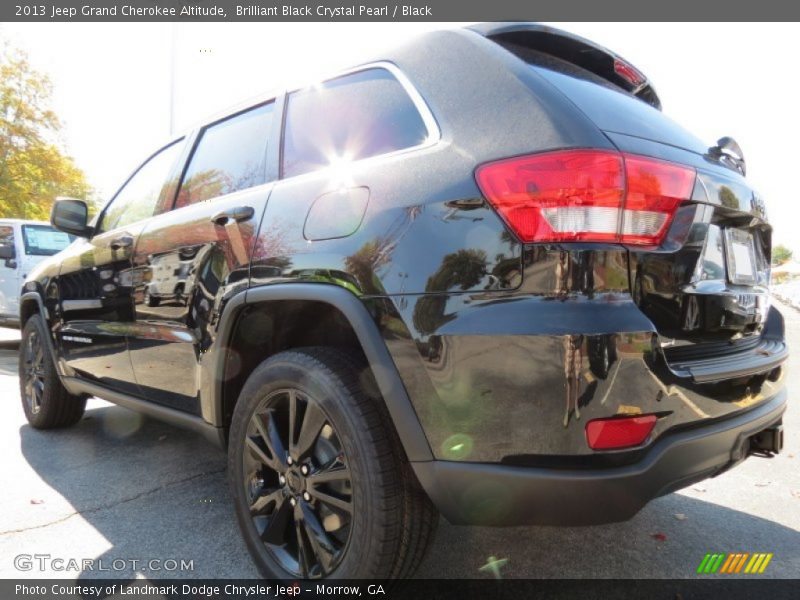 Brilliant Black Crystal Pearl / Black 2013 Jeep Grand Cherokee Altitude