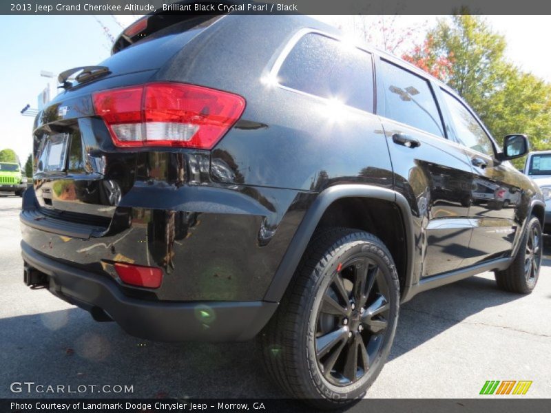 Brilliant Black Crystal Pearl / Black 2013 Jeep Grand Cherokee Altitude