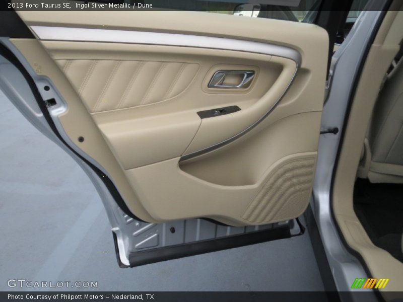 Ingot Silver Metallic / Dune 2013 Ford Taurus SE