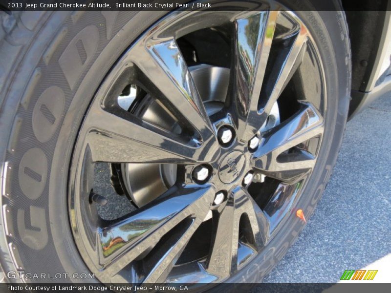 Brilliant Black Crystal Pearl / Black 2013 Jeep Grand Cherokee Altitude