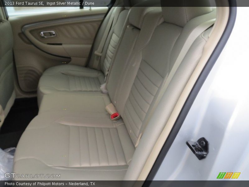 Ingot Silver Metallic / Dune 2013 Ford Taurus SE