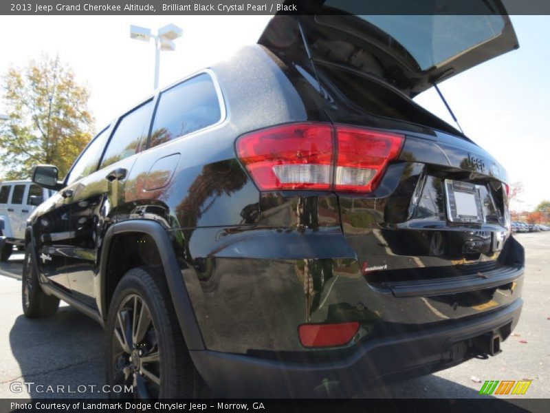 Brilliant Black Crystal Pearl / Black 2013 Jeep Grand Cherokee Altitude
