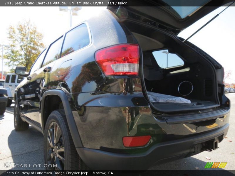 Brilliant Black Crystal Pearl / Black 2013 Jeep Grand Cherokee Altitude