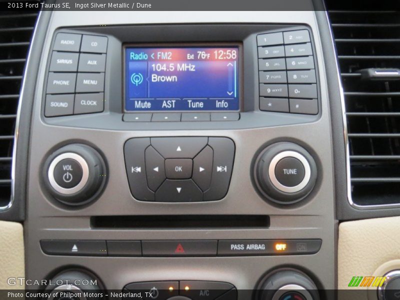 Ingot Silver Metallic / Dune 2013 Ford Taurus SE