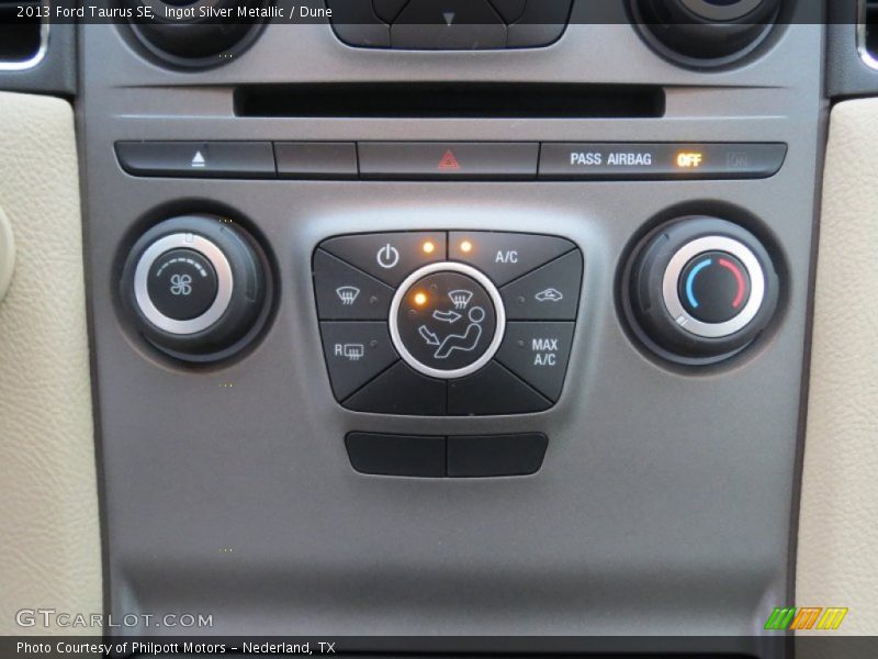 Ingot Silver Metallic / Dune 2013 Ford Taurus SE