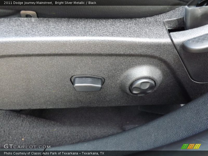 Bright Silver Metallic / Black 2011 Dodge Journey Mainstreet