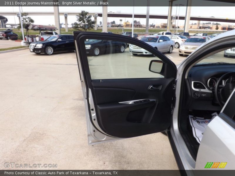 Bright Silver Metallic / Black 2011 Dodge Journey Mainstreet