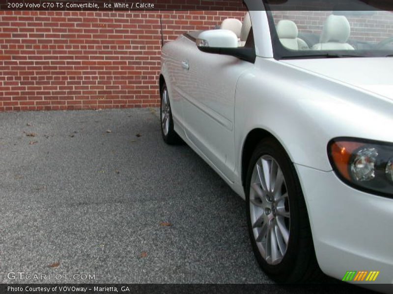 Ice White / Calcite 2009 Volvo C70 T5 Convertible