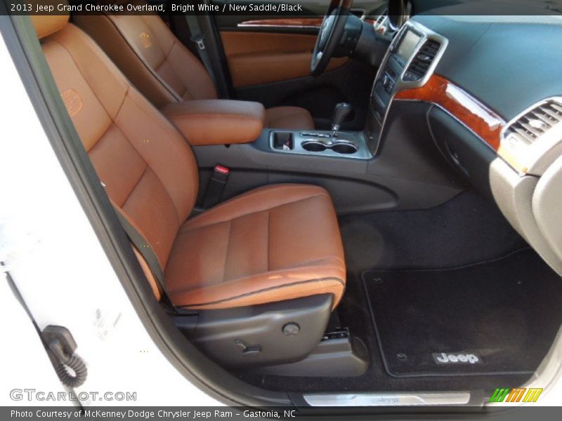 Bright White / New Saddle/Black 2013 Jeep Grand Cherokee Overland