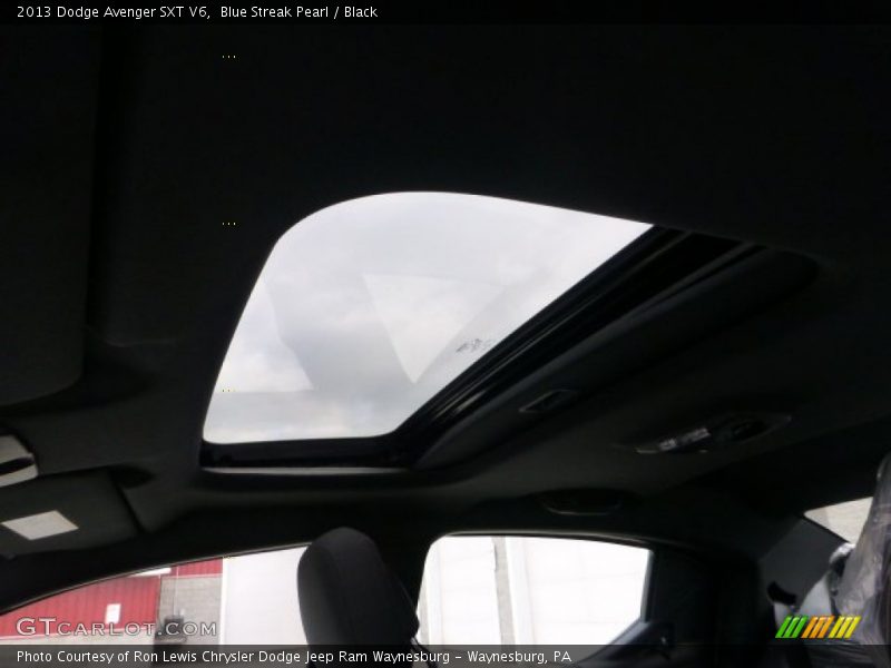 Blue Streak Pearl / Black 2013 Dodge Avenger SXT V6