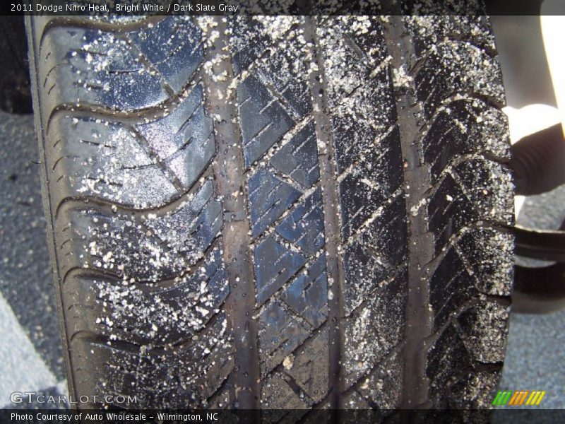 Bright White / Dark Slate Gray 2011 Dodge Nitro Heat