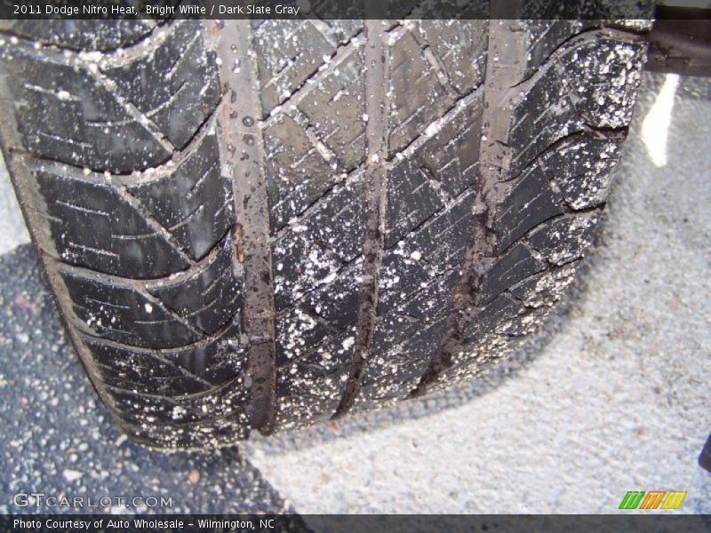 Bright White / Dark Slate Gray 2011 Dodge Nitro Heat