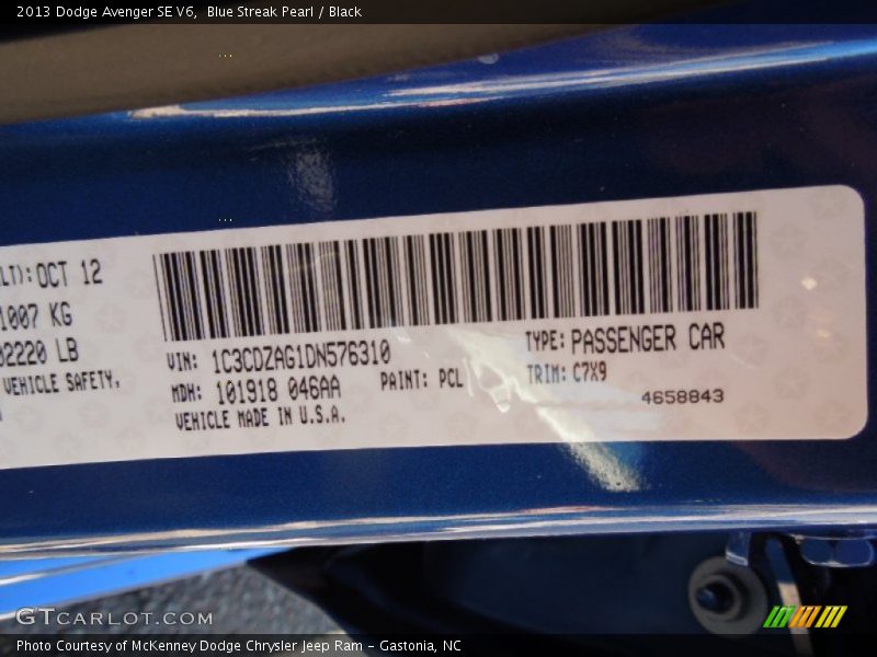 Blue Streak Pearl / Black 2013 Dodge Avenger SE V6