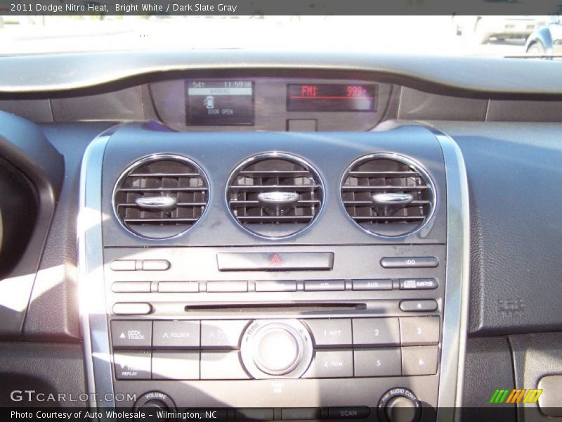 Bright White / Dark Slate Gray 2011 Dodge Nitro Heat