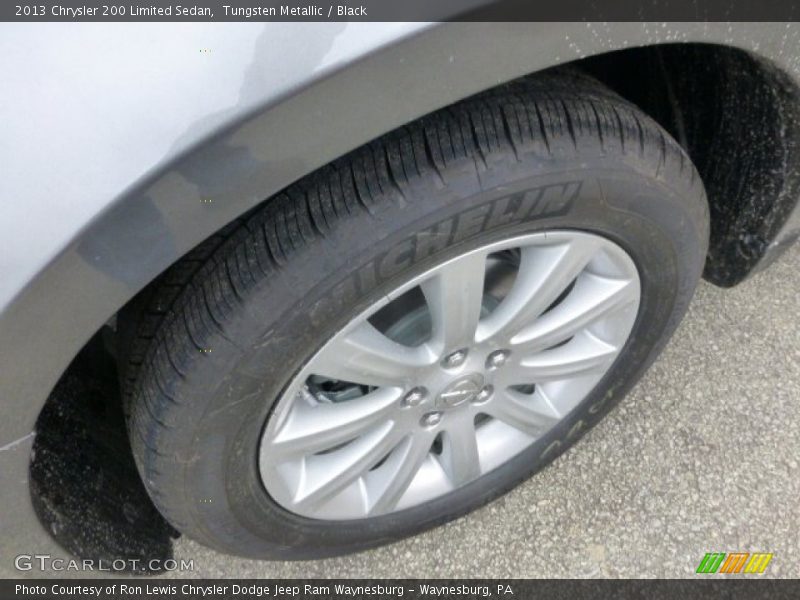 Tungsten Metallic / Black 2013 Chrysler 200 Limited Sedan