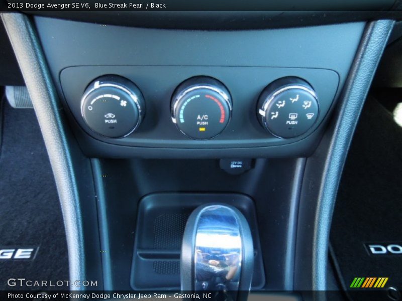 Blue Streak Pearl / Black 2013 Dodge Avenger SE V6