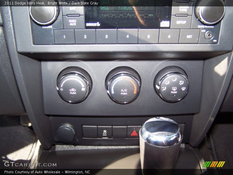 Bright White / Dark Slate Gray 2011 Dodge Nitro Heat